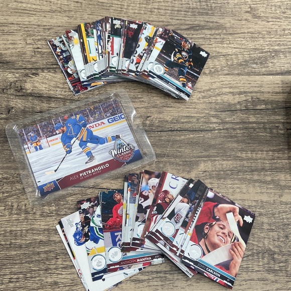 2017-18 Upper Deck Series 1 Hockey Tin Box - Picture 3 of 3